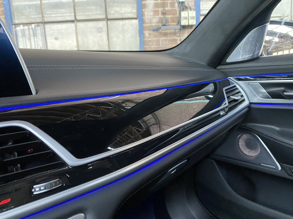 BMW M760Li xDrive HE 6.6 V12 585PS 2019 7er -Orig. NL-, XT-649-P