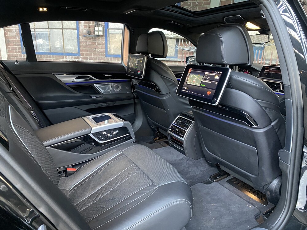 BMW M760Li xDrive HE 6.6 V12 585PS 2019 7er -Orig. NL-, XT-649-P