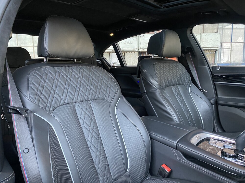 BMW M760Li xDrive HE 6.6 V12 585PS 2019 7er -Orig. NL-, XT-649-P