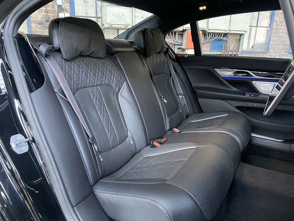 BMW M760Li xDrive HE 6.6 V12 585PS 2019 7er -Orig. NL-, XT-649-P