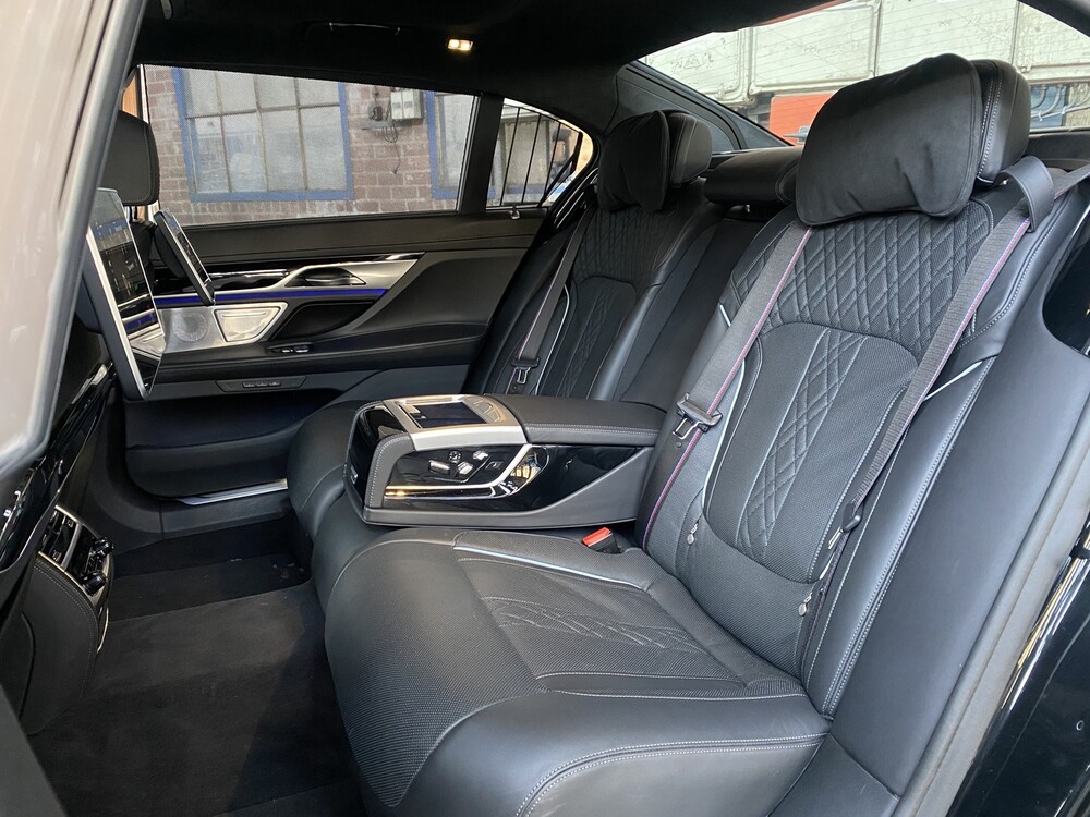 BMW M760Li xDrive HE 6.6 V12 585PS 2019 7er -Orig. NL-, XT-649-P