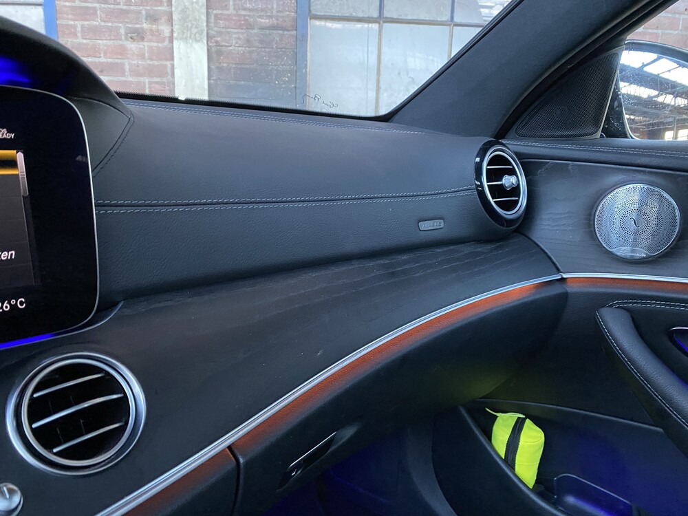 Mercedes-Benz E400d AMG Kombi DESIGNO 4Matic Neues Modell 340PS 2018 E-Klasse, XR-810-Z