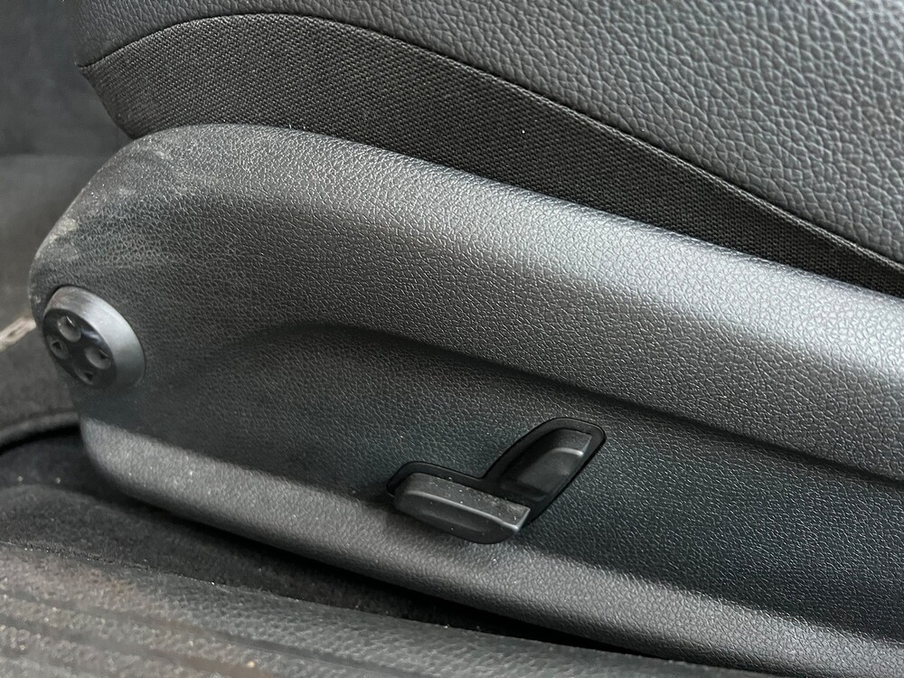 Mercedes-Benz C180 Coupé AMG Premium Plus 156PS 2017, G-955-VT