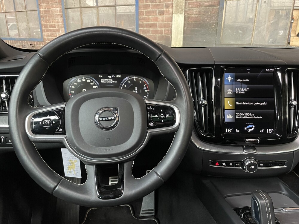 Volvo XC60 T8 R-Design 390hp 2021 -Herstellergarantie-