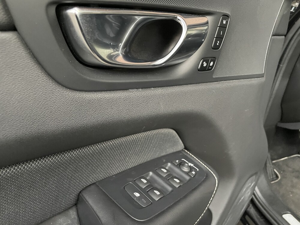 Volvo XC60 T8 R-Design 390hp 2021 -Herstellergarantie-