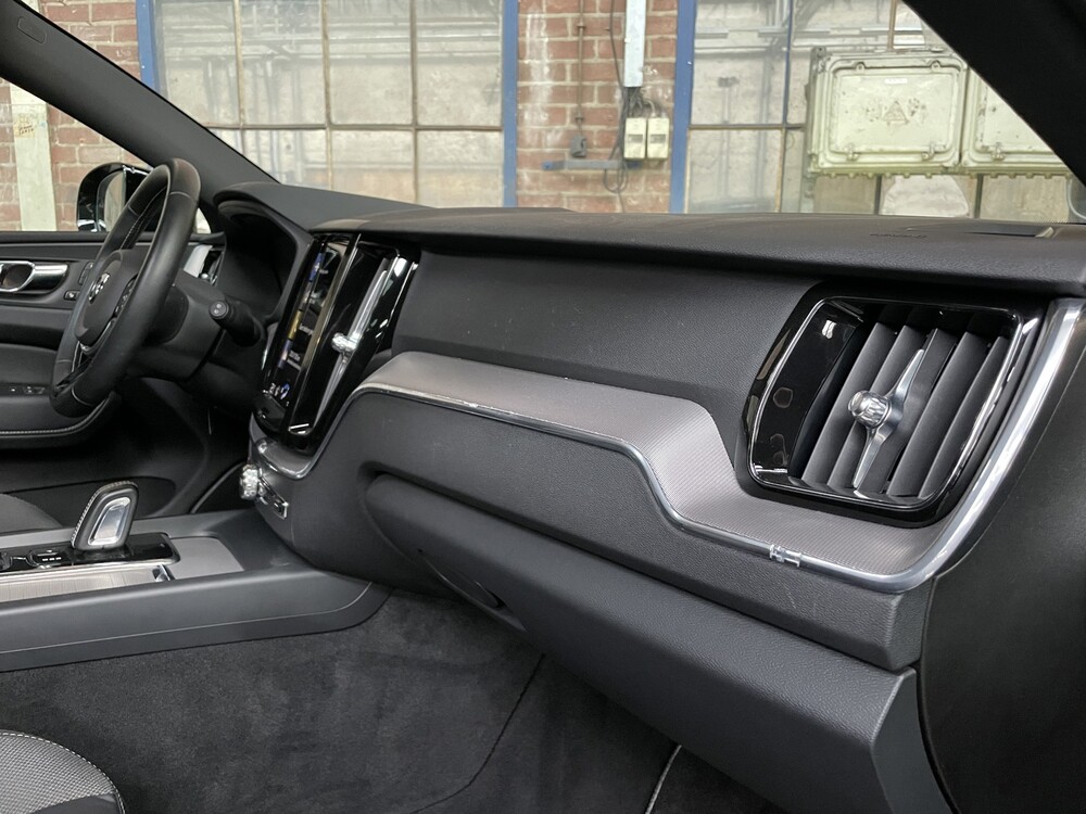 Volvo XC60 T8 R-Design 390hp 2021 -Herstellergarantie-