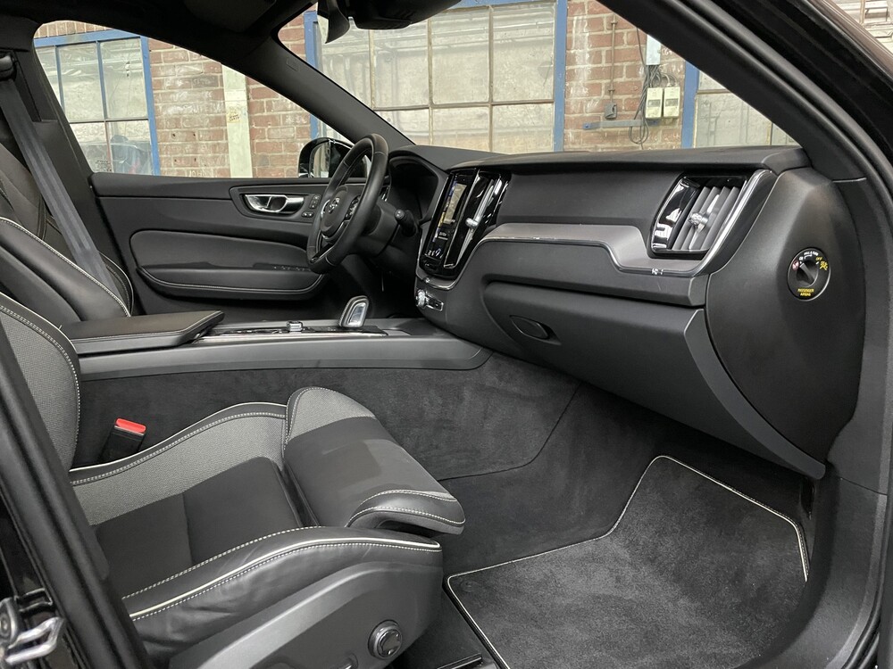 Volvo XC60 T8 R-Design 390hp 2021 -Herstellergarantie-