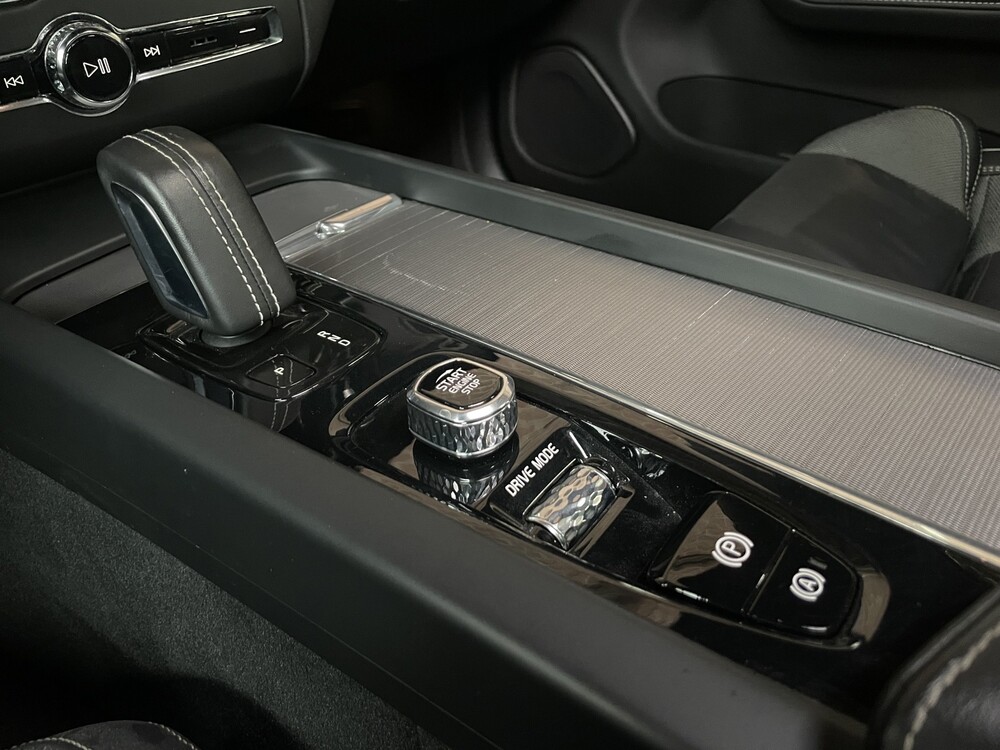 Volvo XC60 T8 R-Design 390hp 2021 -Herstellergarantie-