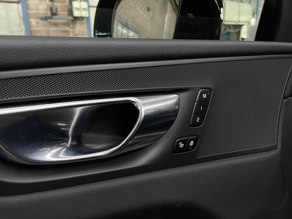 Volvo XC60 T8 R-Design Recharge 389pk 2021 -Fabrieksgarantie-