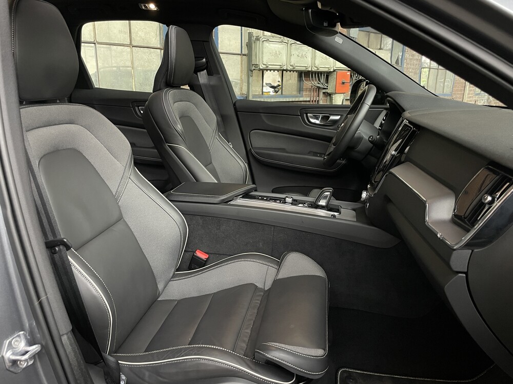 Volvo XC60 T8 R-Design Recharge 389pk 2021 -Fabrieksgarantie-