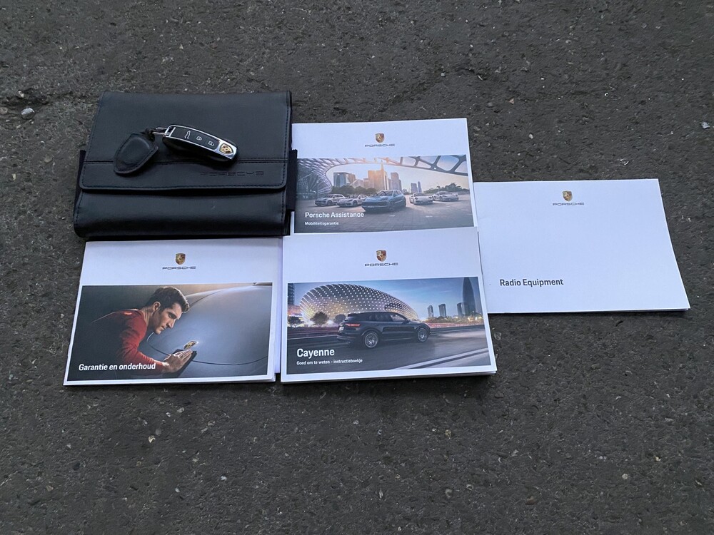 Porsche Cayenne E-Hybrid Coupé 3.0 V6 Sport Chrono 462hp 2020 -Orig. NL-, H-391-FF