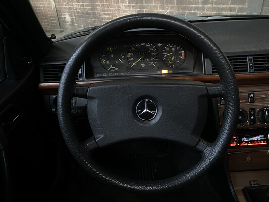 Mercedes-Benz 230CE Coupe 132PS 1989 -Youngtimer-, ZH-828-D