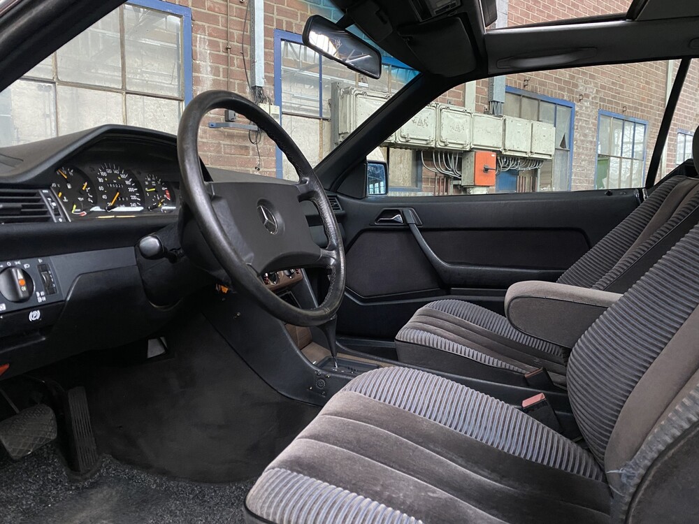 Mercedes-Benz 300CE W124 1989 -Orig. NL-, TV-39-JG