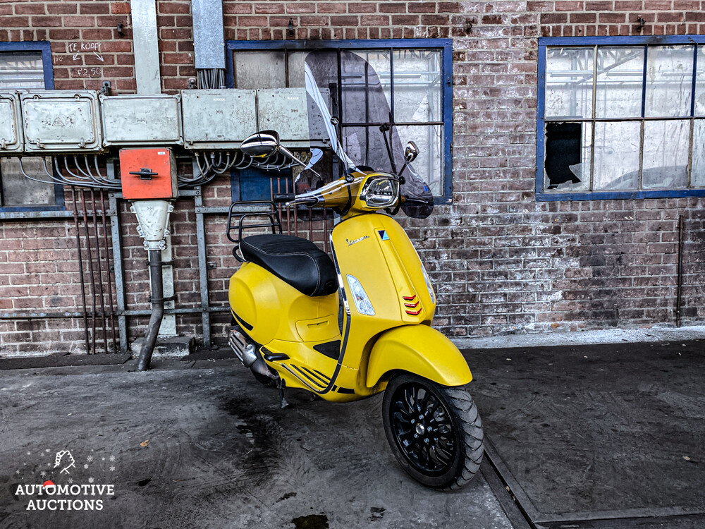 Piaggio Vespa Sprint 4T Notte Yellow Mustache Scooter Exclusive Color 2019, DSK-91-J