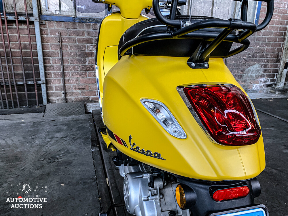 Piaggio Vespa Sprint 4T Notte Yellow Mustache Scooter Exclusive Color 2019, DSK-91-J