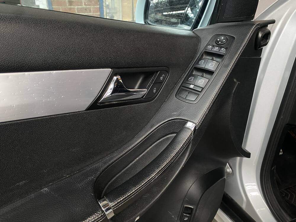 Mercedes-Benz R320 CDI Long 4Matic R-Class 225hp 2008 7-Person, 68-HPG-5