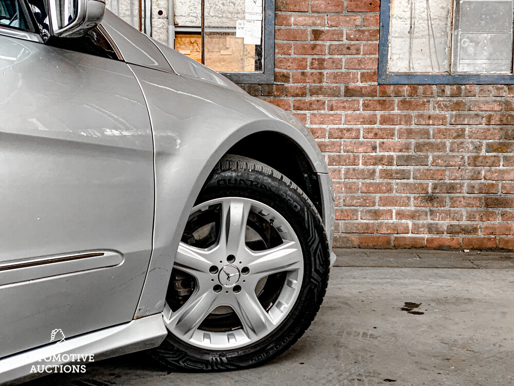 Mercedes-Benz R320 CDI Long 4Matic R-Class 225hp 2008 7-Person, 68-HPG-5