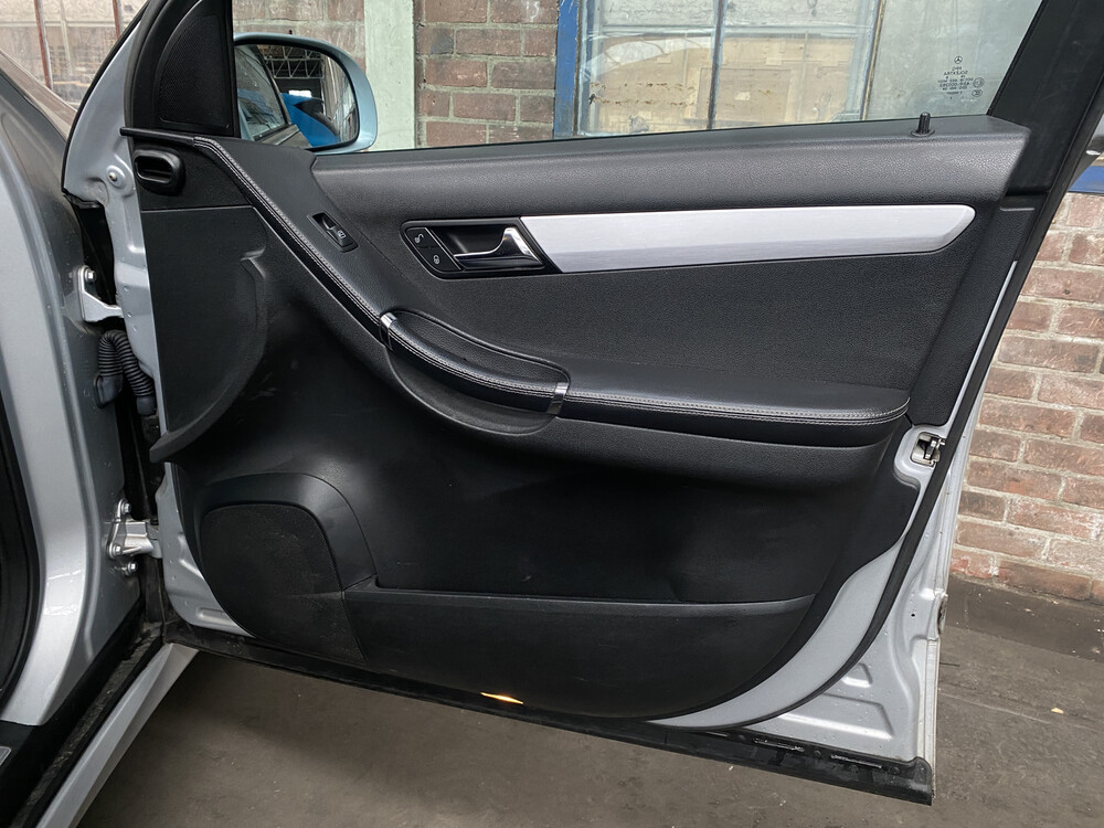 Mercedes-Benz R320 CDI Long 4Matic R-Class 225hp 2008 7-Person, 68-HPG-5