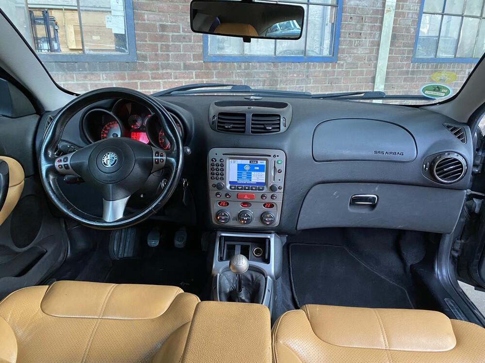 Alfa Romeo GT 2.0 JTS Disegno Bertone 166hp 2005 -Orig. NL-, 82-RK-VF