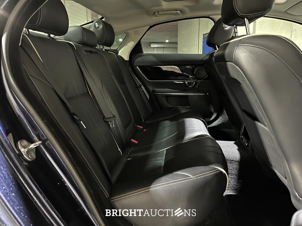 Jaguar XJ 3.0 D Premium Luxury 300hp 2016, RV-612-X