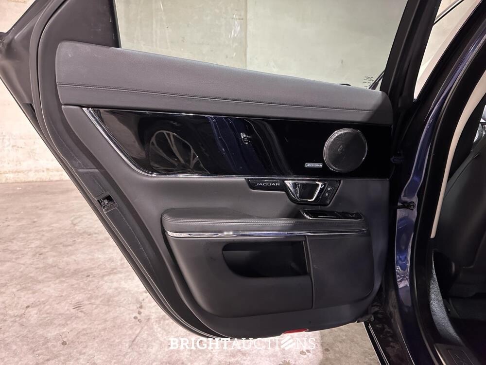 Jaguar XJ 3.0 D Premium Luxury 300hp 2016, RV-612-X