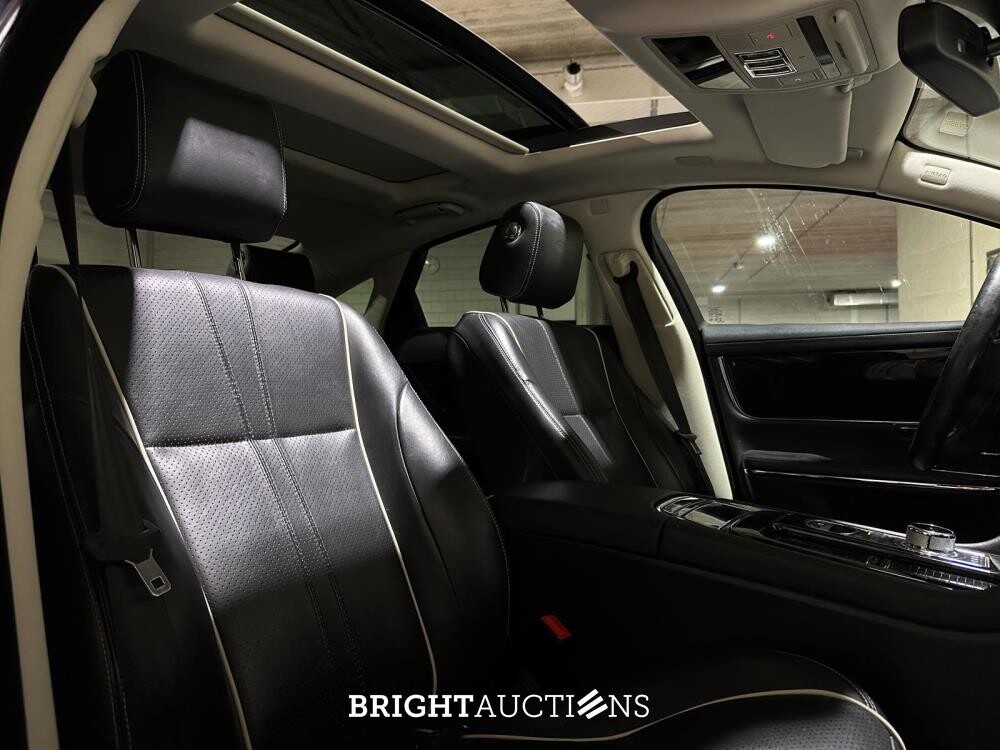 Jaguar XJ 3.0 D Premium Luxury 300hp 2016, RV-612-X