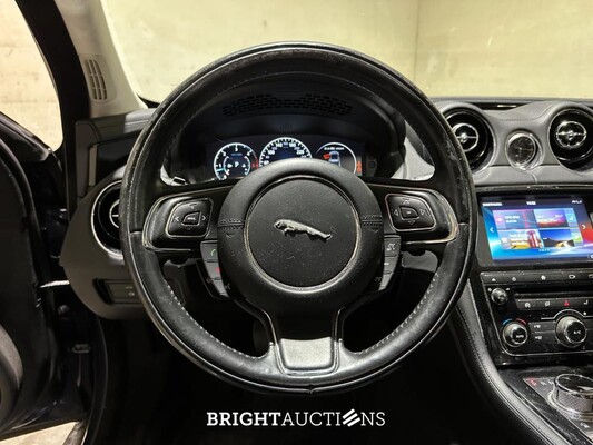 Jaguar XJ 3.0 D Premium Luxury 300hp 2016, RV-612-X