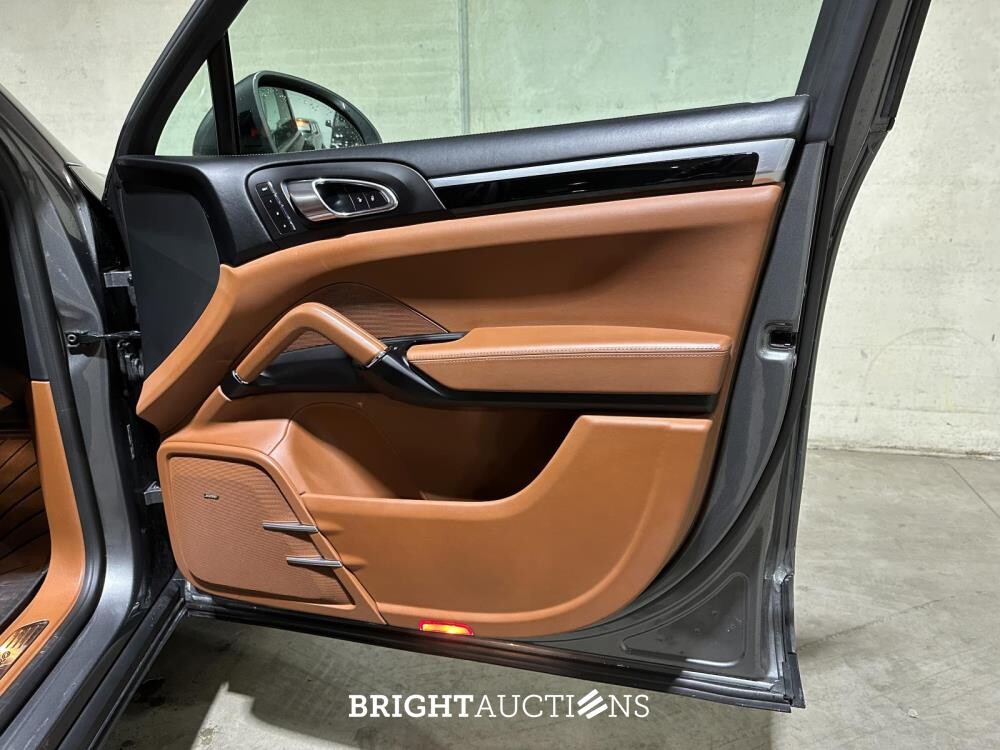 Porsche Cayenne Turbo 4.8 V8 520hp 2017 Sport-Chrono