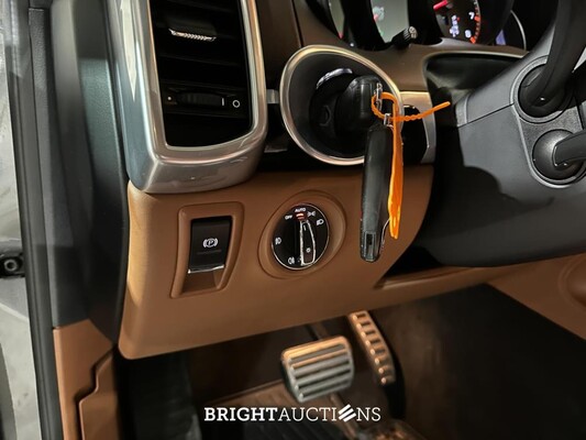 Porsche Cayenne Turbo 4.8 V8 520hp 2017 Sport-Chrono