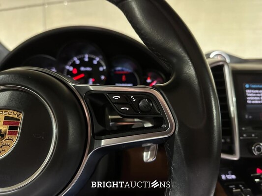 Porsche Cayenne Turbo 4.8 V8 520hp 2017 Sport-Chrono