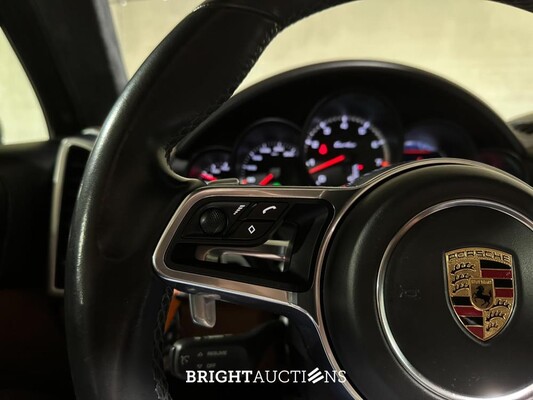 Porsche Cayenne Turbo 4.8 V8 520hp 2017 Sport-Chrono