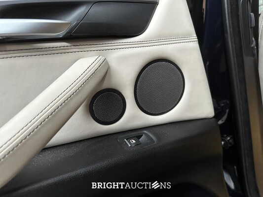 BMW X5 xDrive50i High Executive V8 449pk 2016 (Origineel-NL), KP-686-H