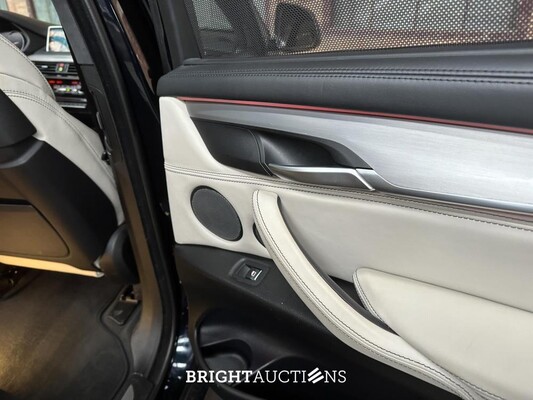 BMW X5 xDrive50i High Executive V8 449pk 2016 (Origineel-NL), KP-686-H