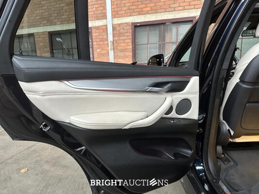 BMW X5 xDrive50i High Executive V8 449pk 2016 (Origineel-NL), KP-686-H