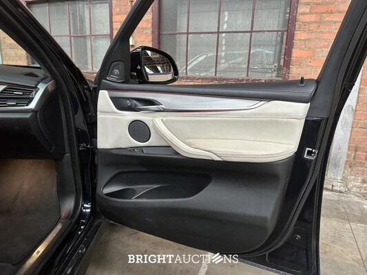 BMW X5 xDrive50i High Executive V8 449pk 2016 (Origineel-NL), KP-686-H