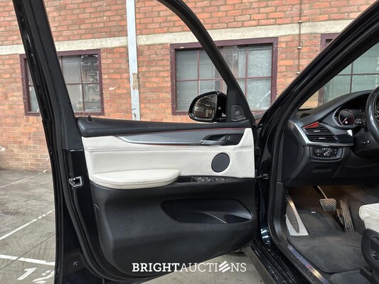 BMW X5 xDrive50i High Executive V8 449pk 2016 (Origineel-NL), KP-686-H