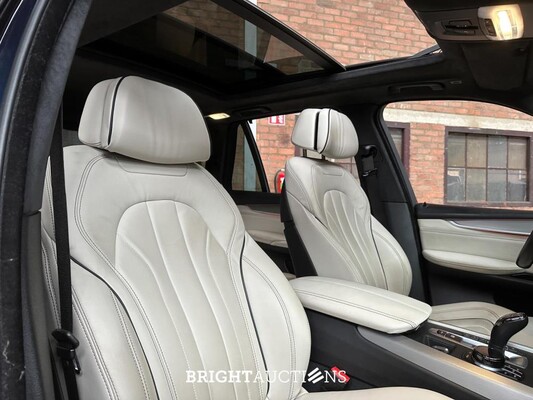 BMW X5 xDrive50i High Executive V8 449pk 2016 (Origineel-NL), KP-686-H