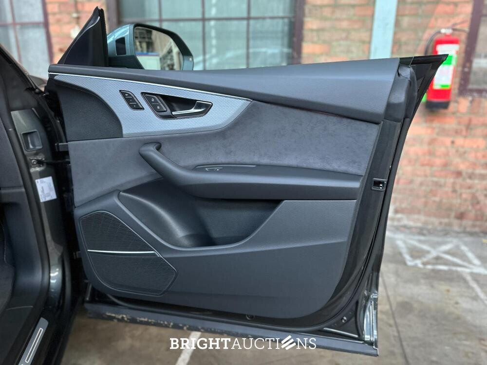 Audi Q8 55 TFSIe Quattro 3.0 V6 S-Line -Neu- 394HP 2025 Plug-In Hybrid (Werksgarantie)