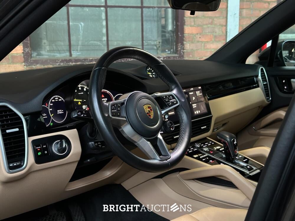 Porsche Cayenne Coupé 3.0 V6 E-Hybrid Sport-Chrono 462PS 2020, GTF-64-G
