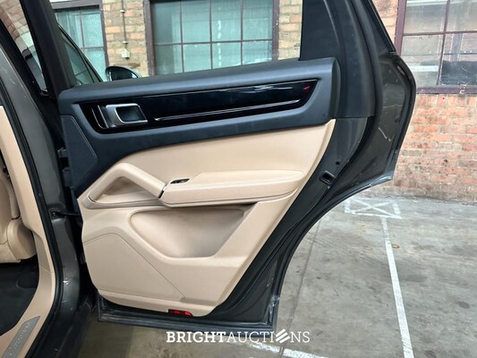 Porsche Cayenne Coupé 3.0 V6 E-Hybrid Sport-Chrono 462PS 2020, GTF-64-G