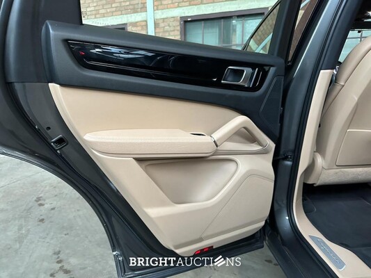 Porsche Cayenne Coupé 3.0 V6 E-Hybrid Sport-Chrono 462PS 2020, GTF-64-G