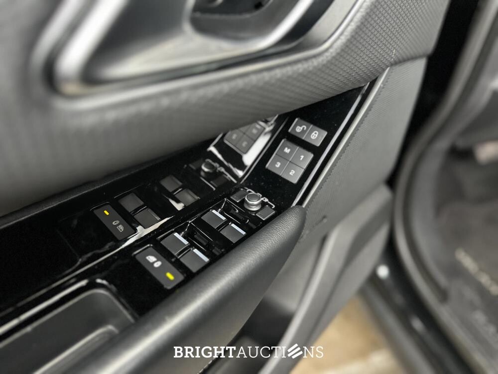 Land Rover Range Rover Velar 2.0 I4 Turbo AWD R-Dynamic SE 250hp 2017 (Original-NL), PL-742-K