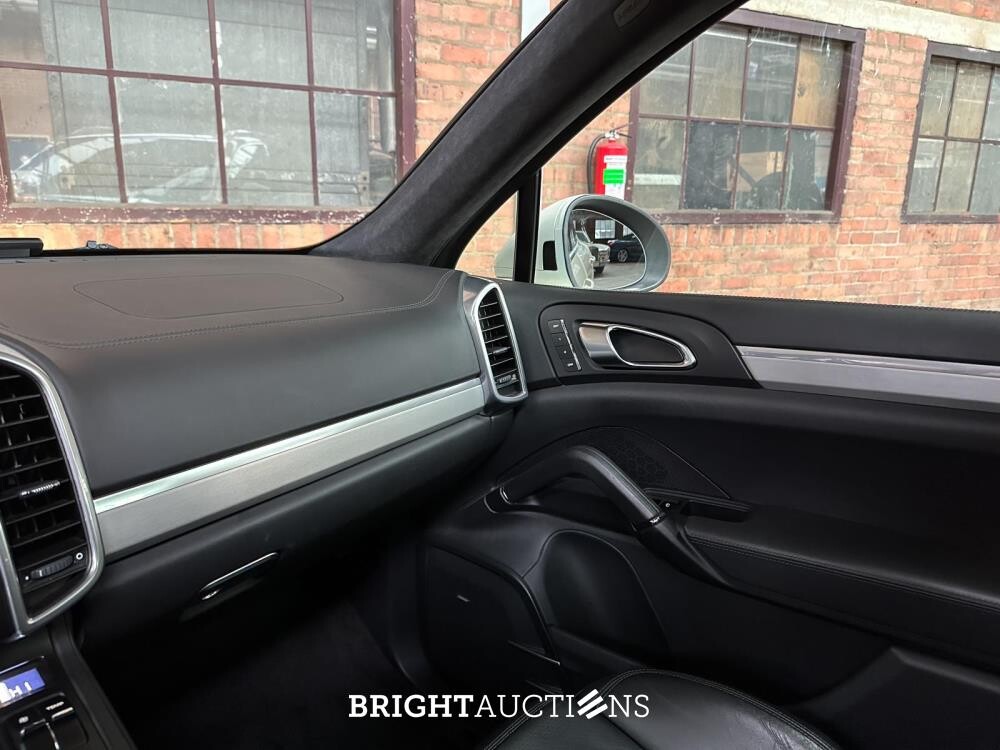 Porsche Cayenne Turbo 4.8 V8 500HP 2010 38.000KM!