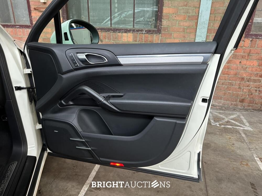 Porsche Cayenne Turbo 4.8 V8 500HP 2010 38.000KM!