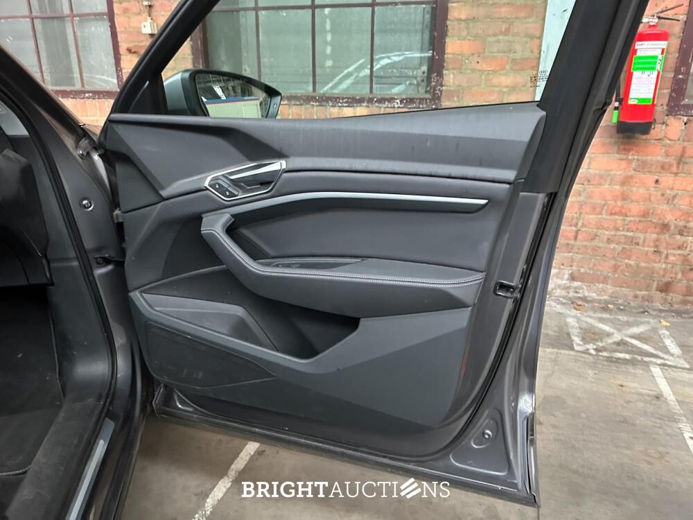 Audi e-tron Sportback 50 quattro Business edition Plus 71 kWh 313pk 2020 (Origineel-NL), K-606-HZ