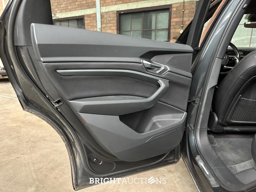 Audi e-tron 55 quattro Business edition 95 kWh 408pk 2020 (Origineel-NL+1e eigenaar), K-882-GZ