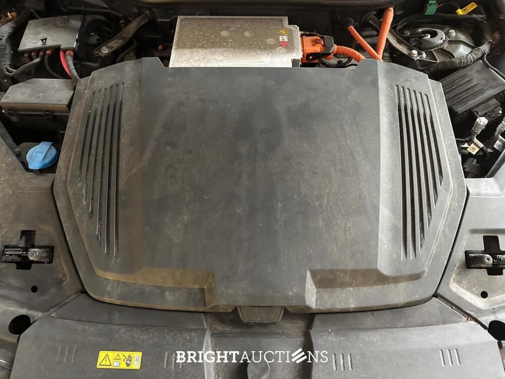 Audi e-tron 55 quattro Business edition 95 kWh 408pk 2020 (Origineel-NL+1e eigenaar), K-882-GZ