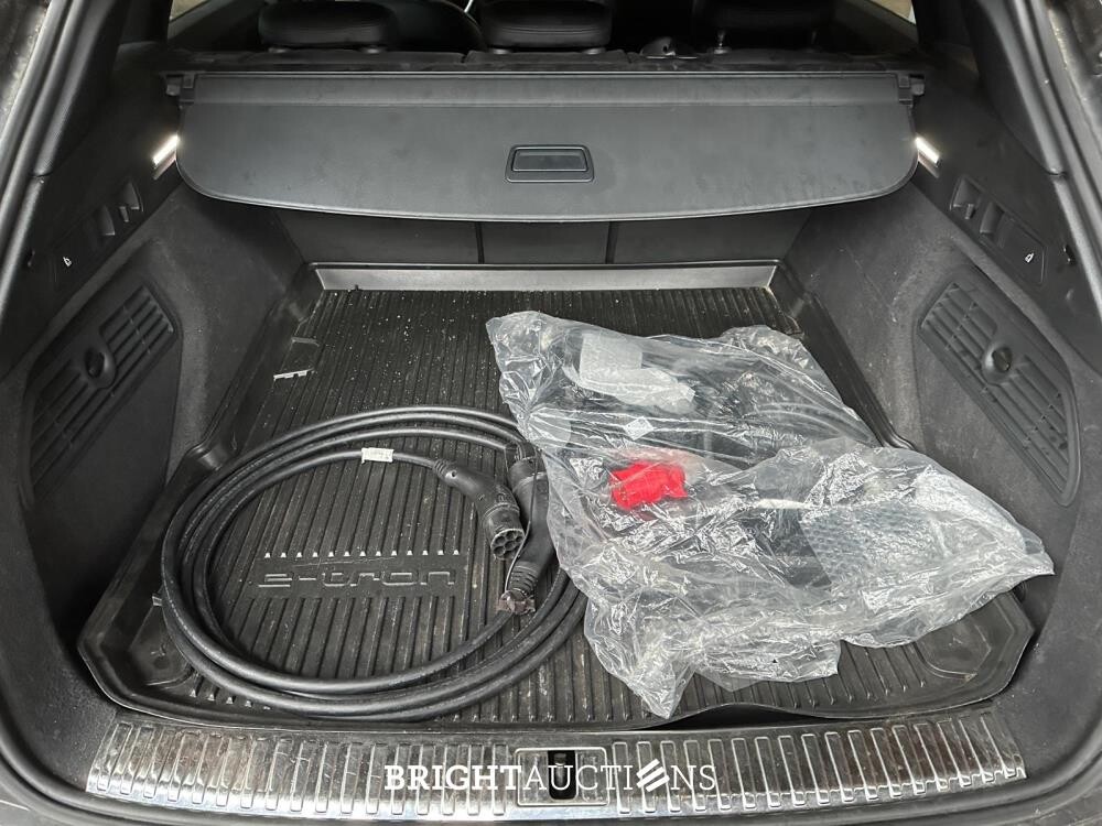 Audi e-tron 55 quattro Business edition 95 kWh 408pk 2020 (Origineel-NL+1e eigenaar), K-882-GZ