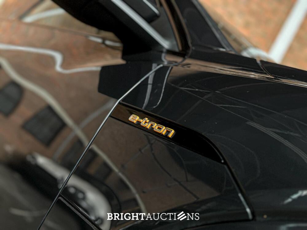 Audi e-tron 55 quattro Business edition 95 kWh 408pk 2020 (Origineel-NL+1e eigenaar), K-882-GZ