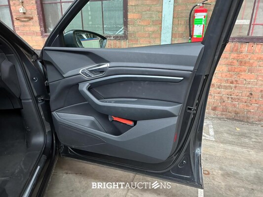 Audi e-tron 55 quattro Business edition 95 kWh 408pk 2020 (Origineel-NL+1e eigenaar), K-882-GZ